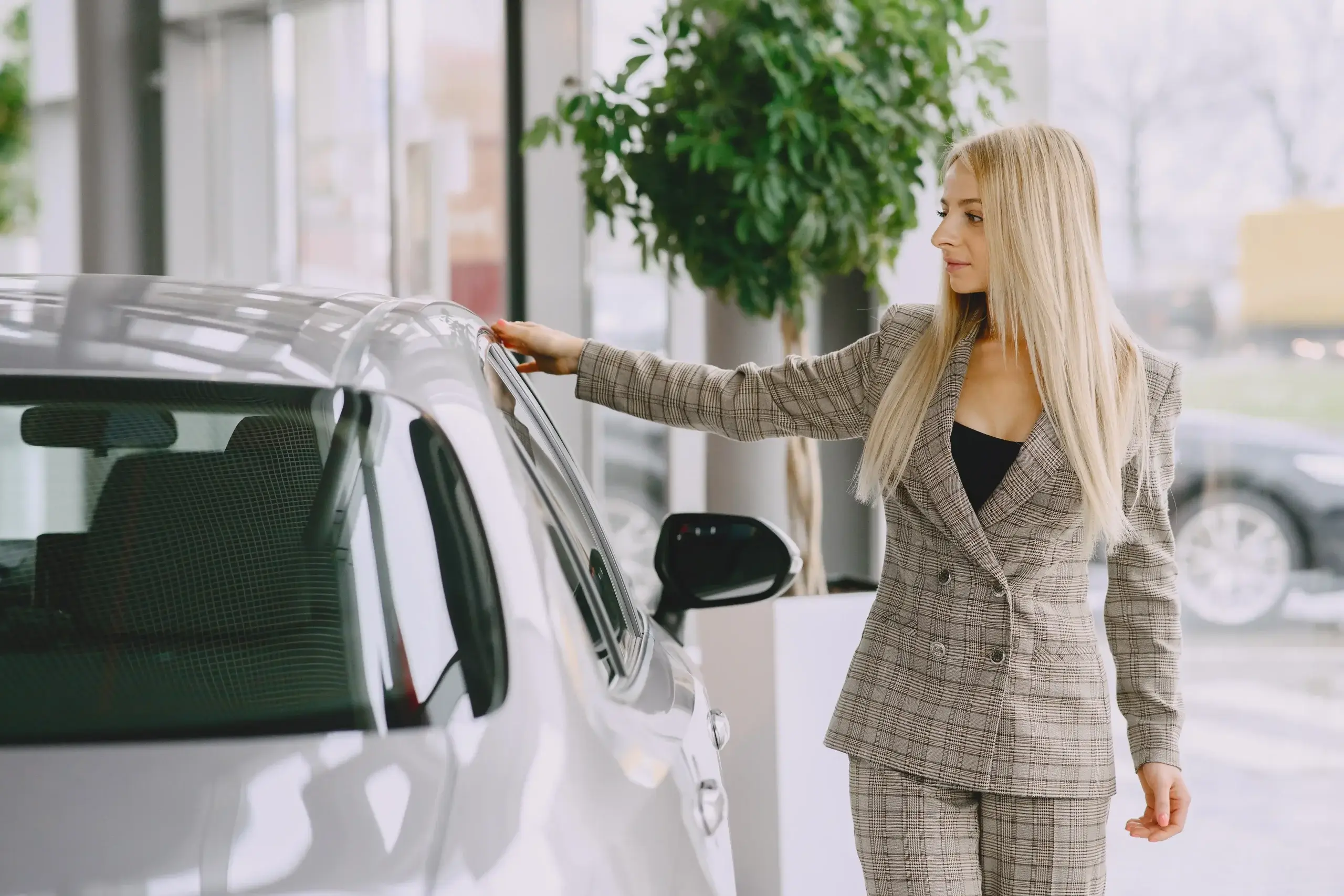 Luxury car hire Carlton VIC